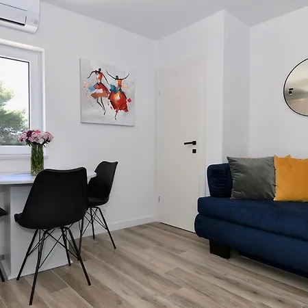 Modern Jacuzzi Mickey *