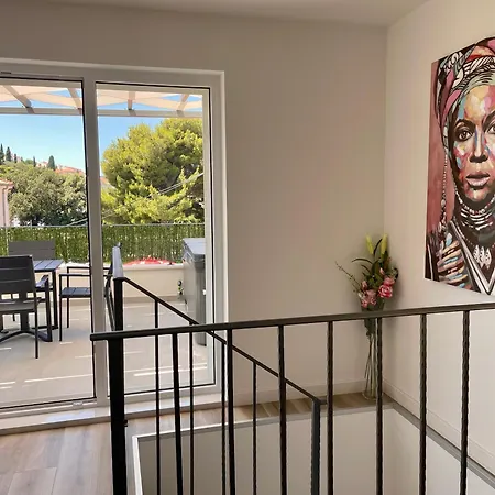 Modern Jacuzzi Mickey *