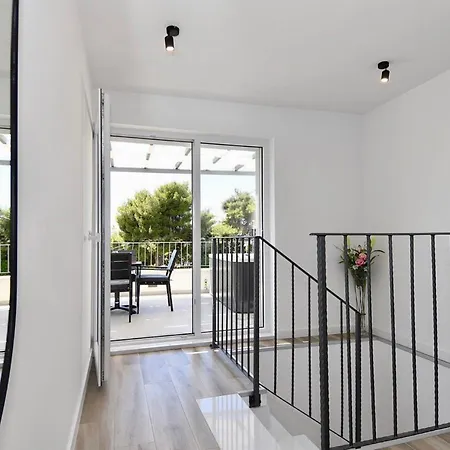 Modern Jacuzzi Mickey شقة