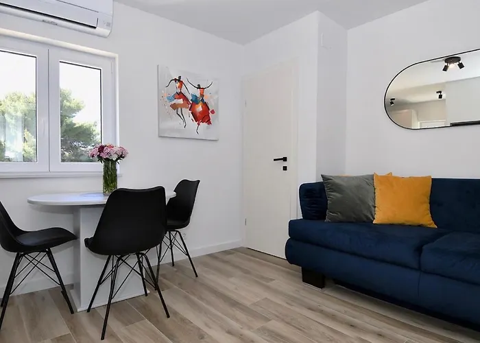 Modern Jacuzzi Mickey *