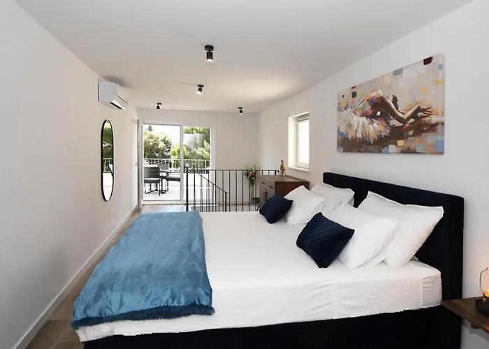 Modern Jacuzzi Mickey *